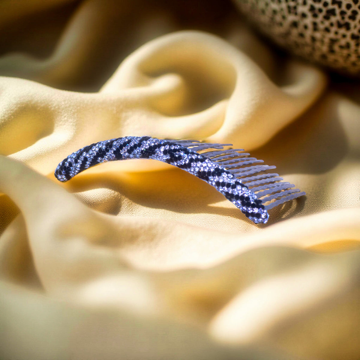 Velvette Arc — Hair Accessory