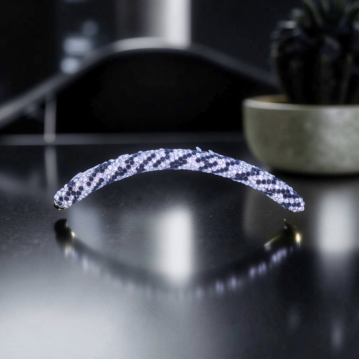 Velvette Arc — Hair Accessory